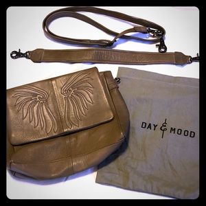 Day & Mood : angel wing embossed bag